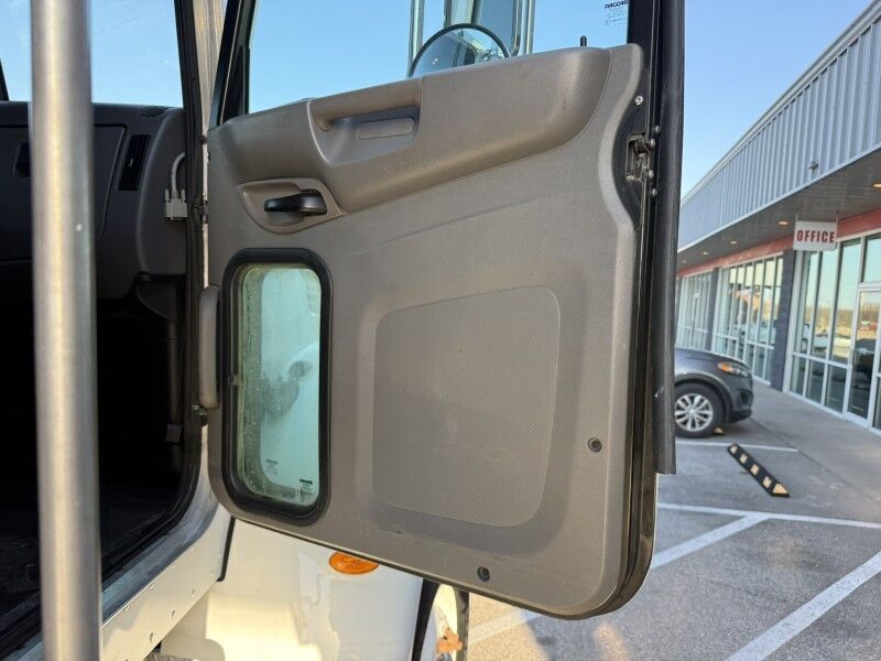 2012 Peterbilt 348 Collinsville OK