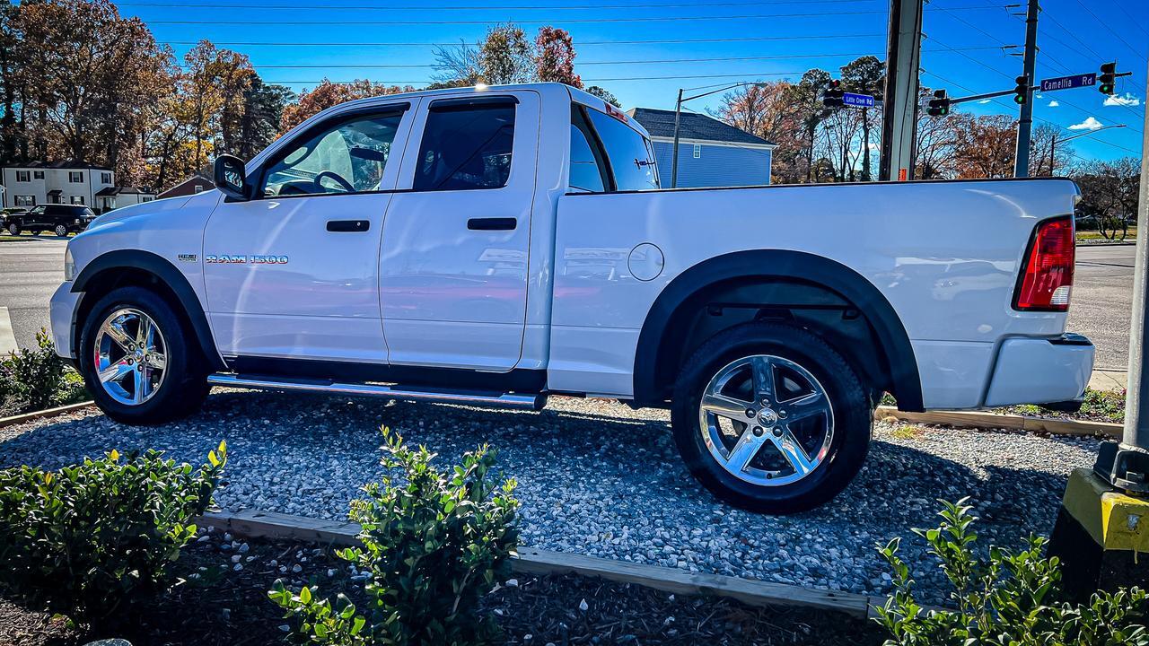 2012 RAM 1500 SLT QUAD CAB 4 DOOR 4X4 5.7L HEMI V8, BED LINER, SIRIUS
