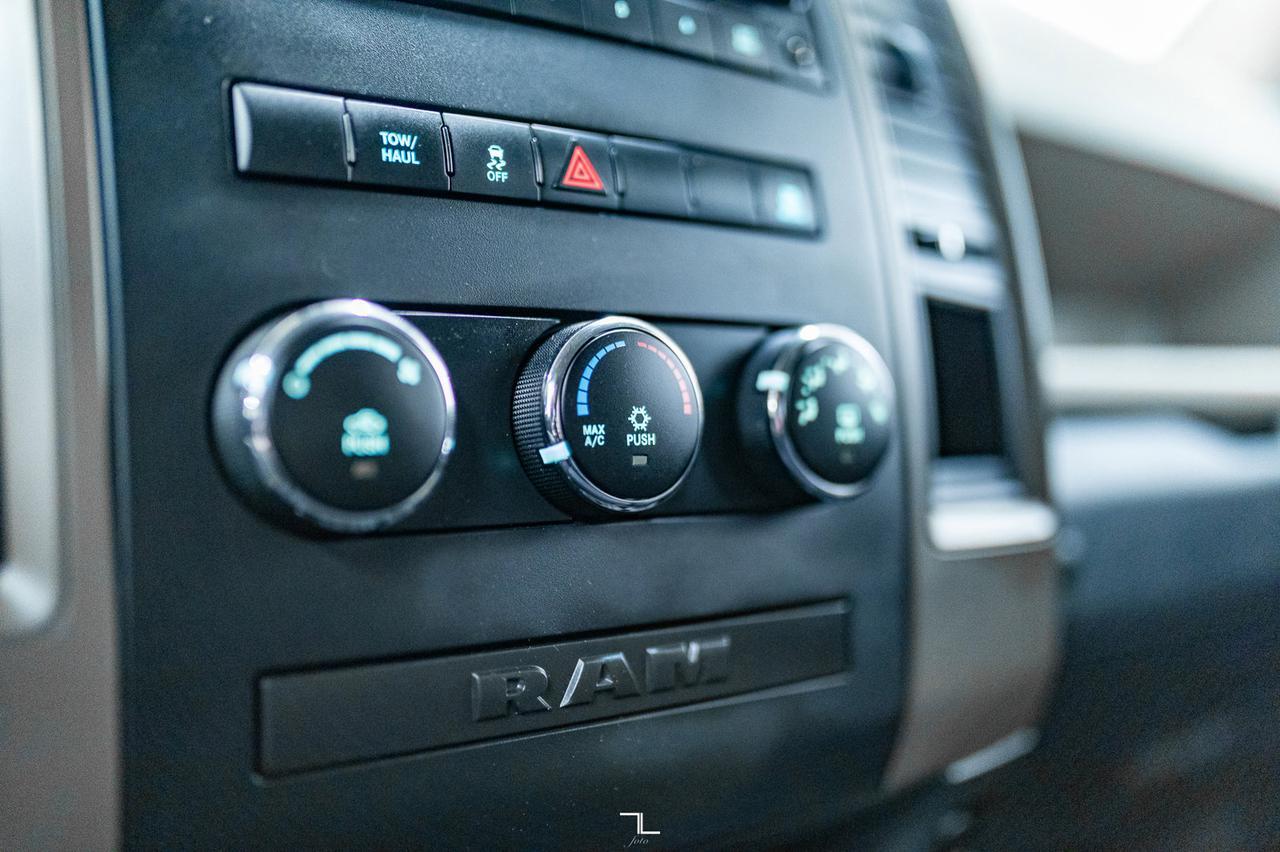 2012 Ram 2500 4x4 Crew Cab SXT Longbox HEMI BCam Red Deer AB