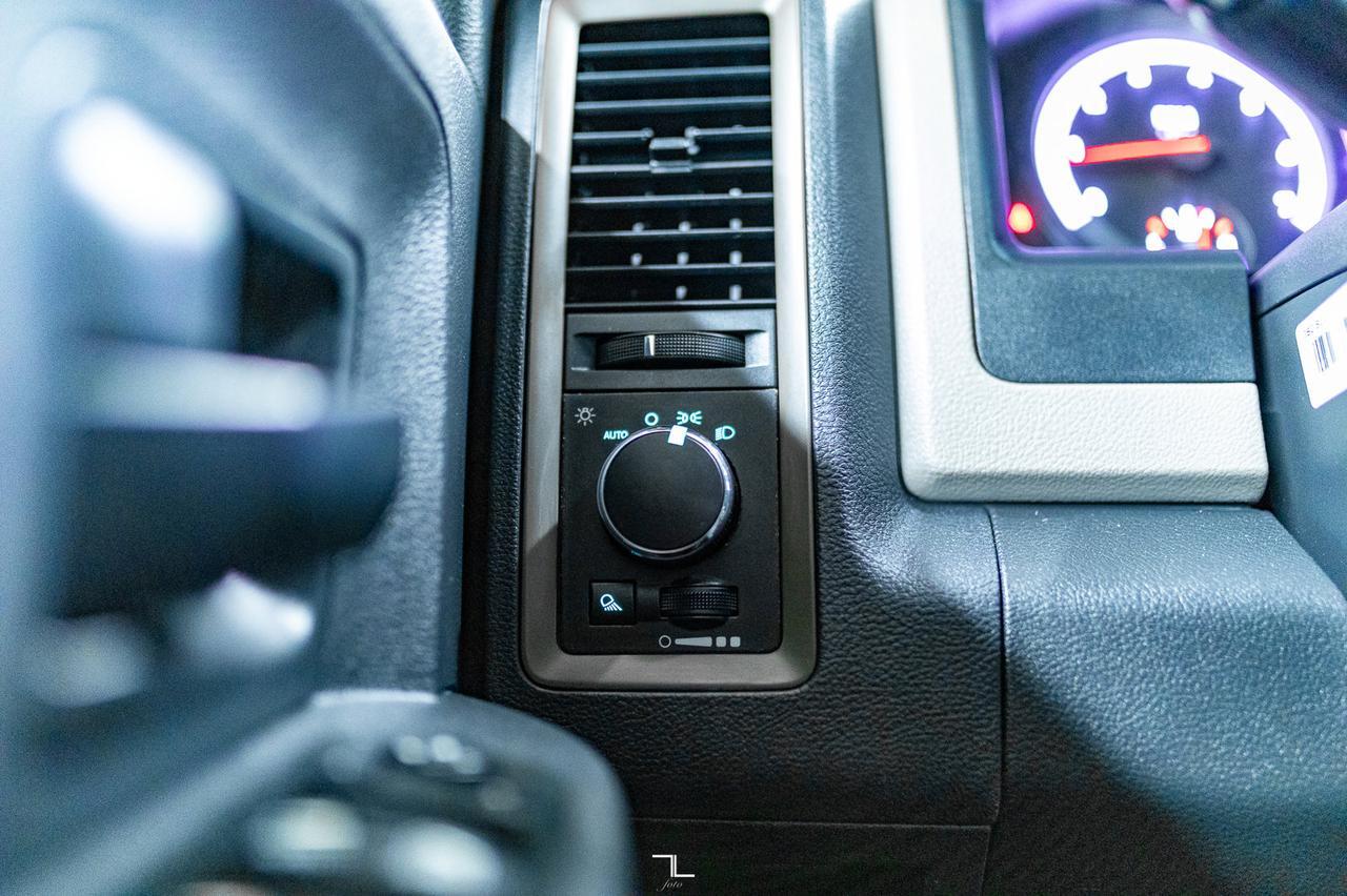 2012 Ram 2500 4x4 Crew Cab SXT Longbox HEMI BCam Red Deer AB