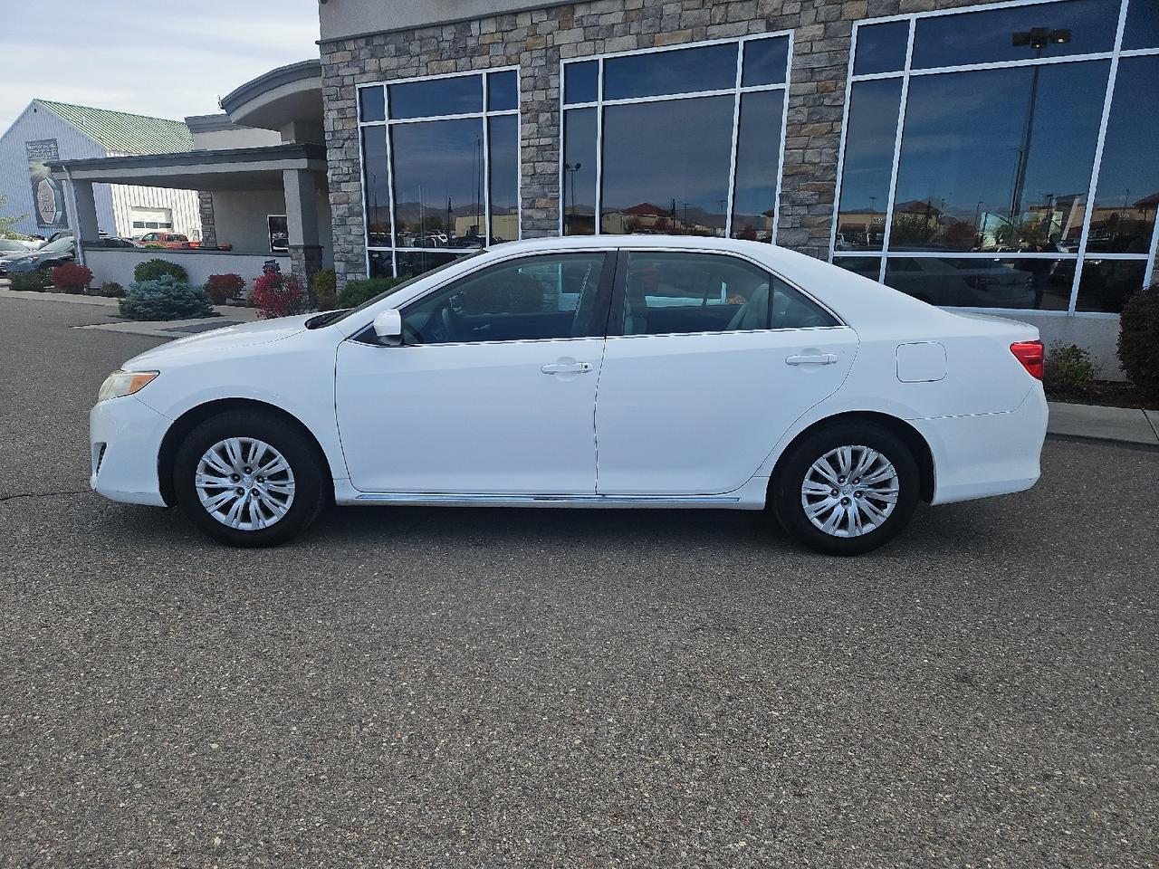 2012 Toyota Camry L photo 2