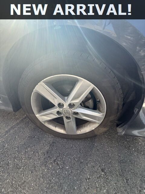 2012 Toyota Camry SE photo 4