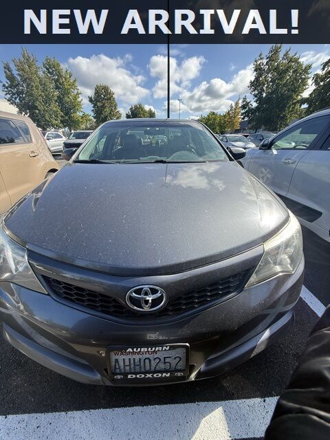 2012 Toyota Camry SE photo 2
