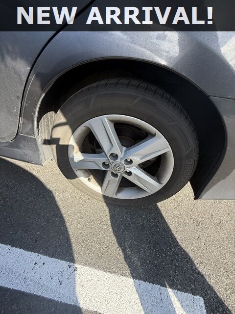 2012 Toyota Camry SE photo 8
