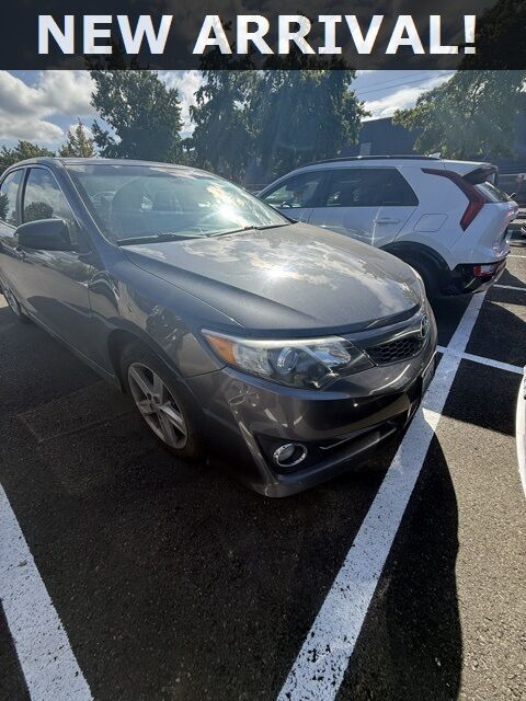 2012 Toyota Camry SE photo 3