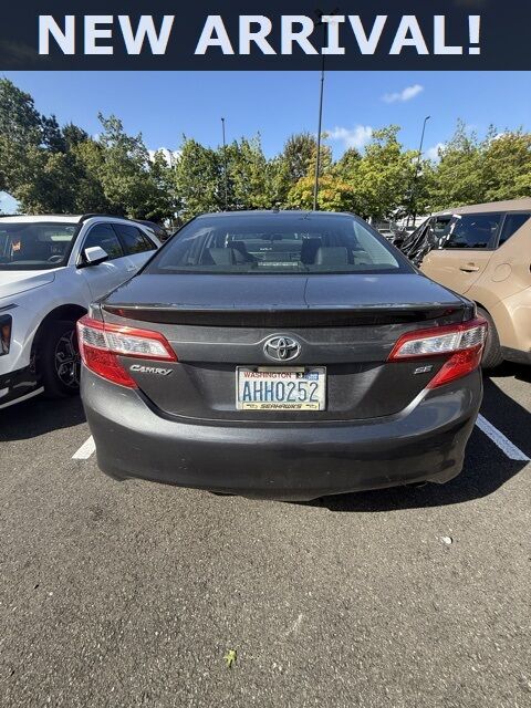 2012 Toyota Camry SE photo 6
