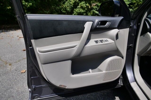 2012 Toyota Highlander / Tech Package / Third Row! High Point NC