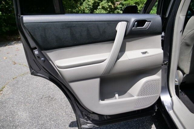2012 Toyota Highlander / Tech Package / Third Row! High Point NC