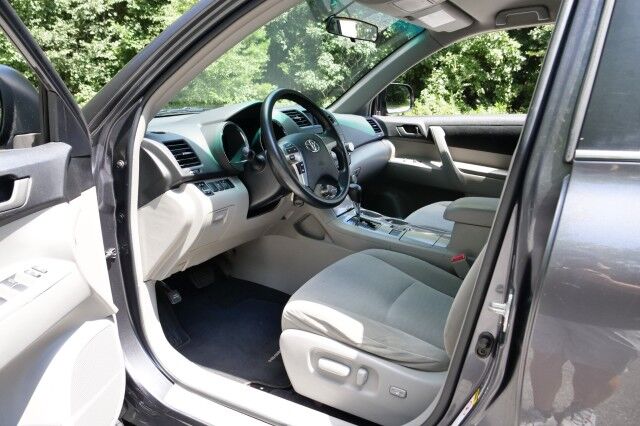 2012 Toyota Highlander / Tech Package / Third Row! High Point NC