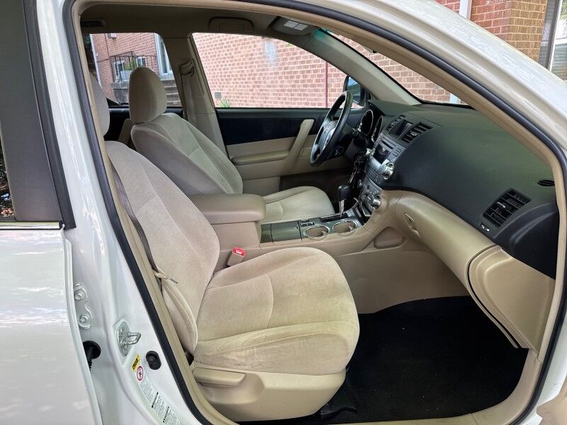 2012 Toyota Highlander 4WD V6 w/ 3rd Row and Tech Pkg Arlington VA