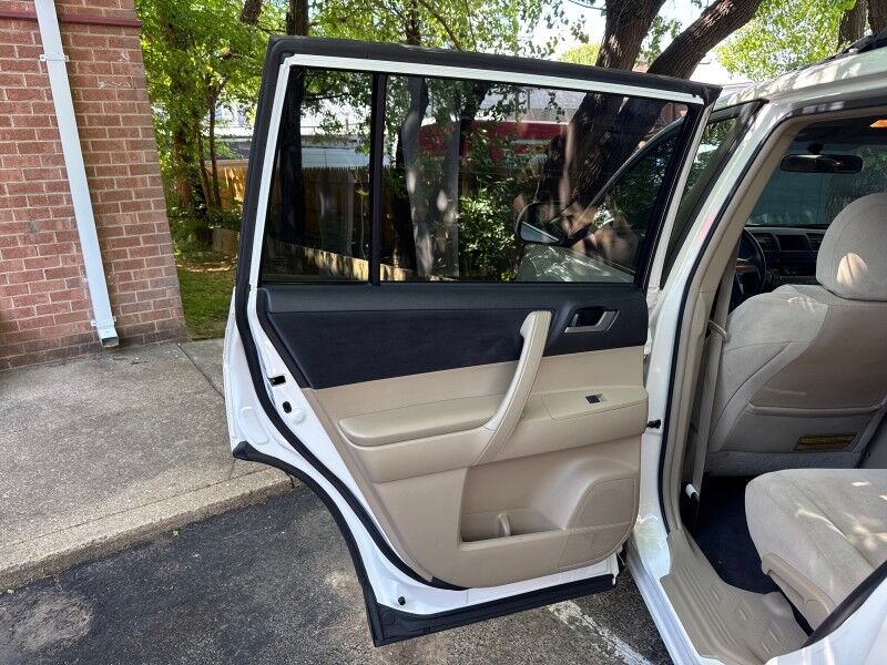 2012 Toyota Highlander 4WD V6 w/ 3rd Row and Tech Pkg Arlington VA