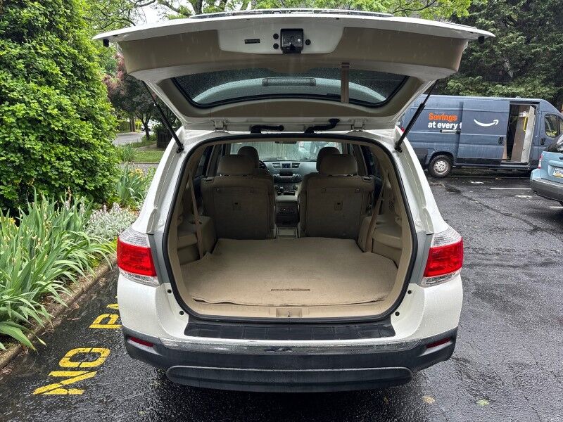 2012 Toyota Highlander 4WD V6 w/ 3rd Row and Tech Pkg Arlington VA