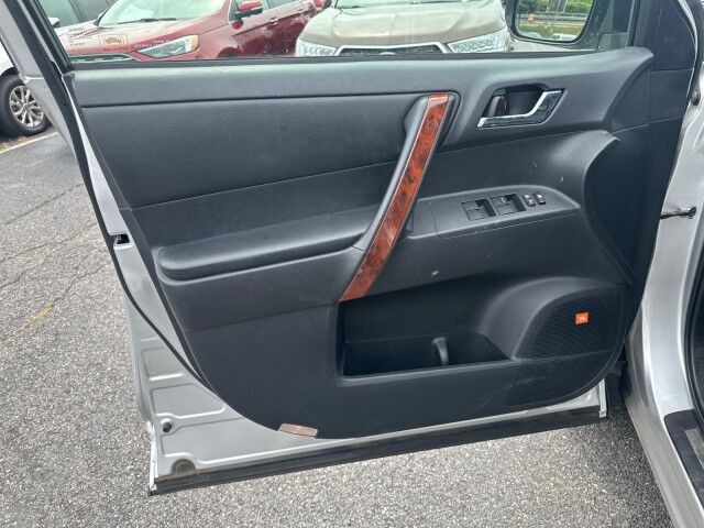 2012 Toyota Highlander Limited Worcester MA