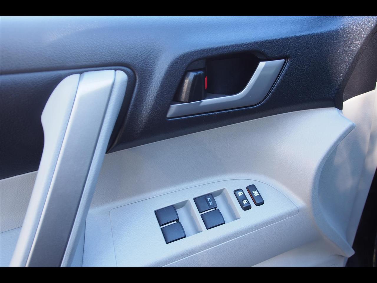 2012 Toyota Highlander SE