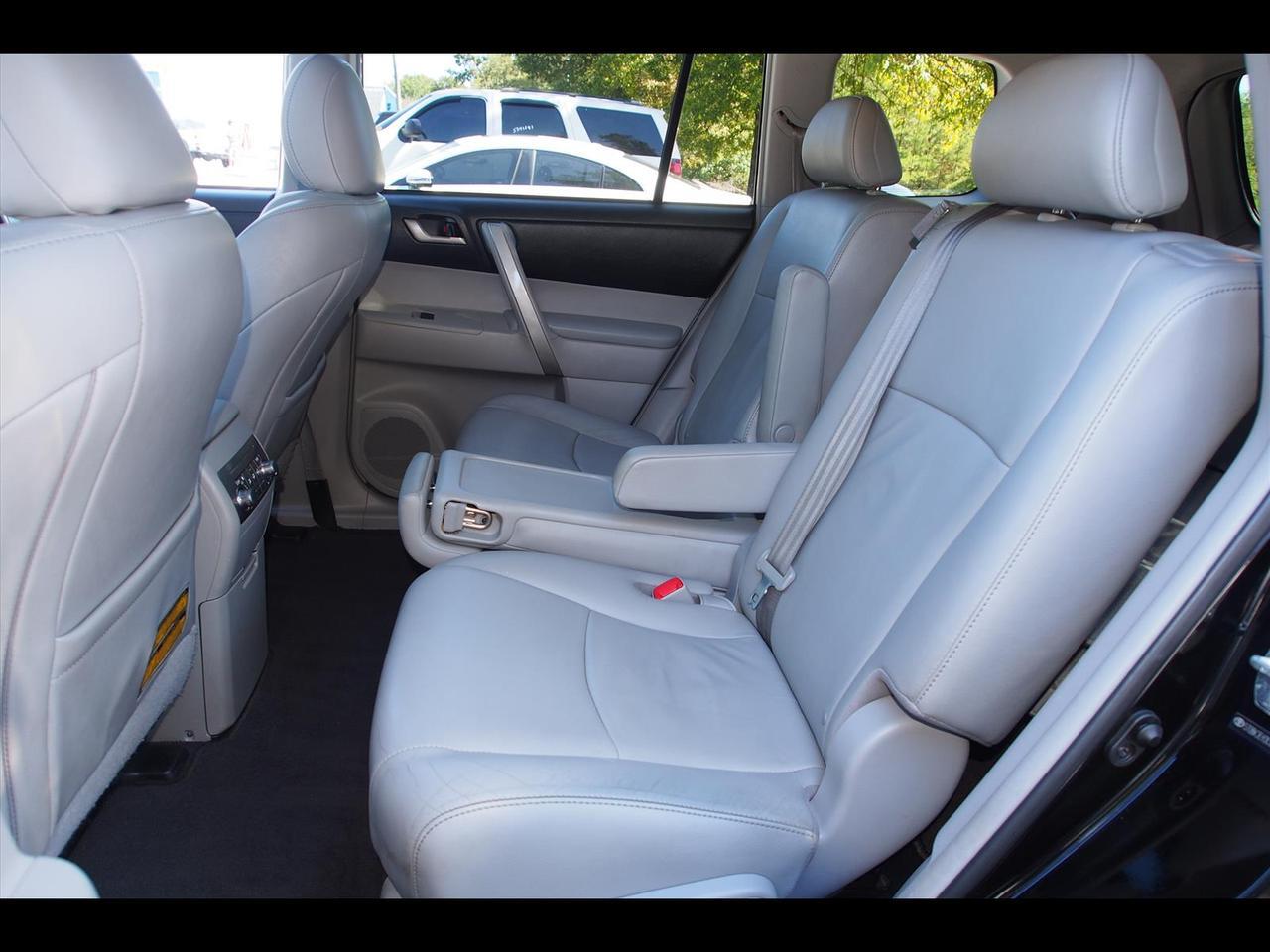 2012 Toyota Highlander SE