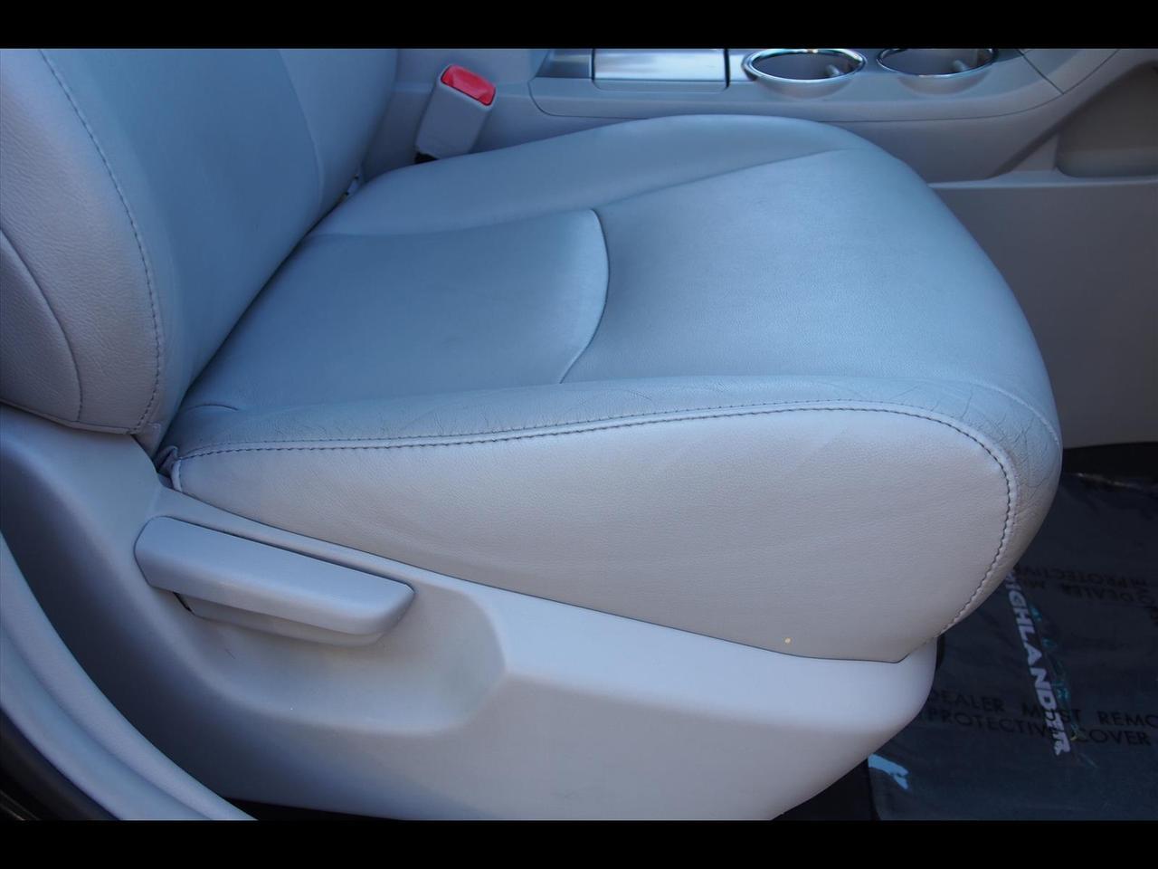 2012 Toyota Highlander SE