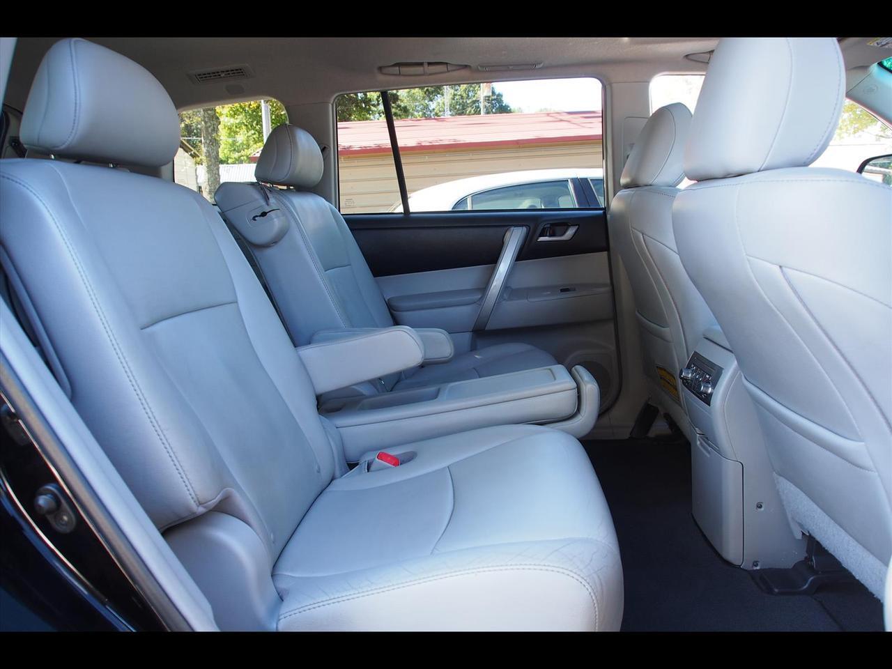 2012 Toyota Highlander SE