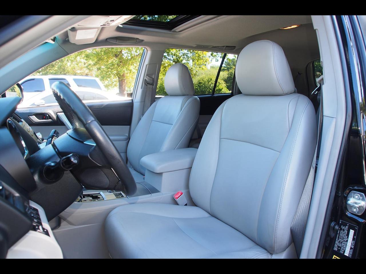 2012 Toyota Highlander SE
