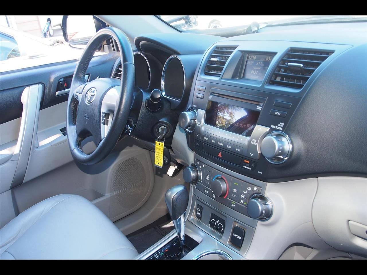 2012 Toyota Highlander SE