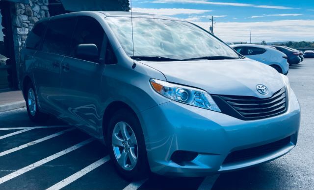 2012 Toyota Sienna Base 7 Passenger | LE 8 Passenger