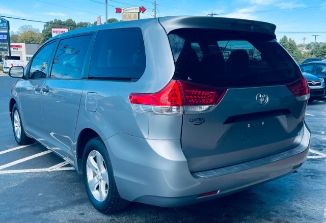 2012 Toyota Sienna Base 7 Passenger | LE 8 Passenger