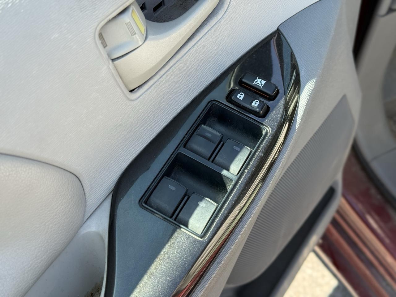 2012 Toyota Sienna Base Crestwood KY