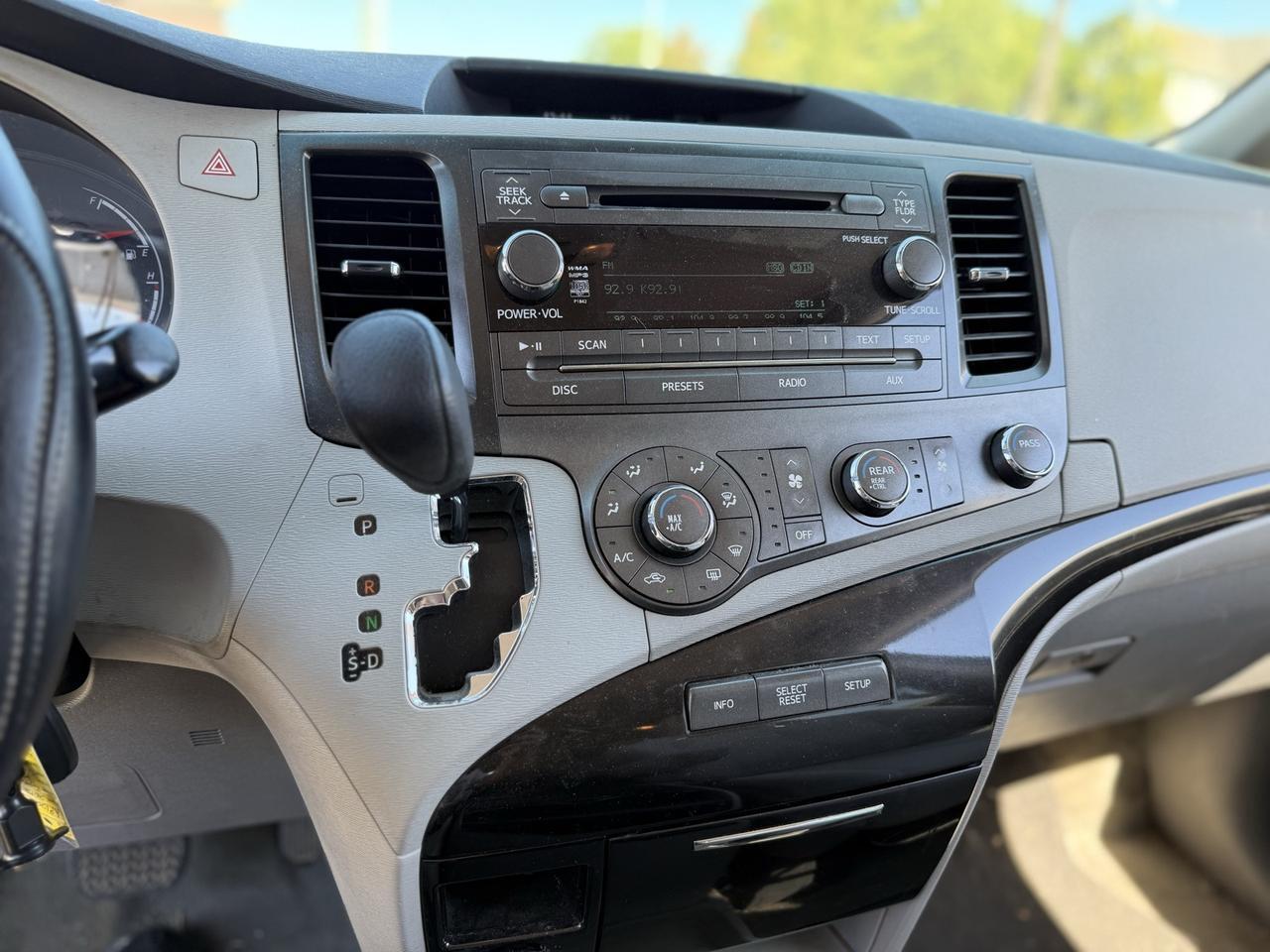2012 Toyota Sienna Base Crestwood KY