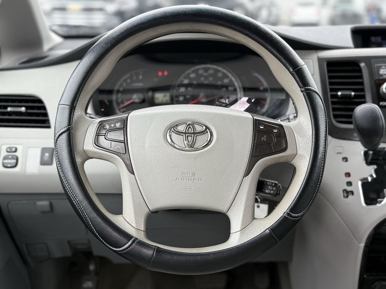 2012 Toyota Sienna Base Crestwood KY