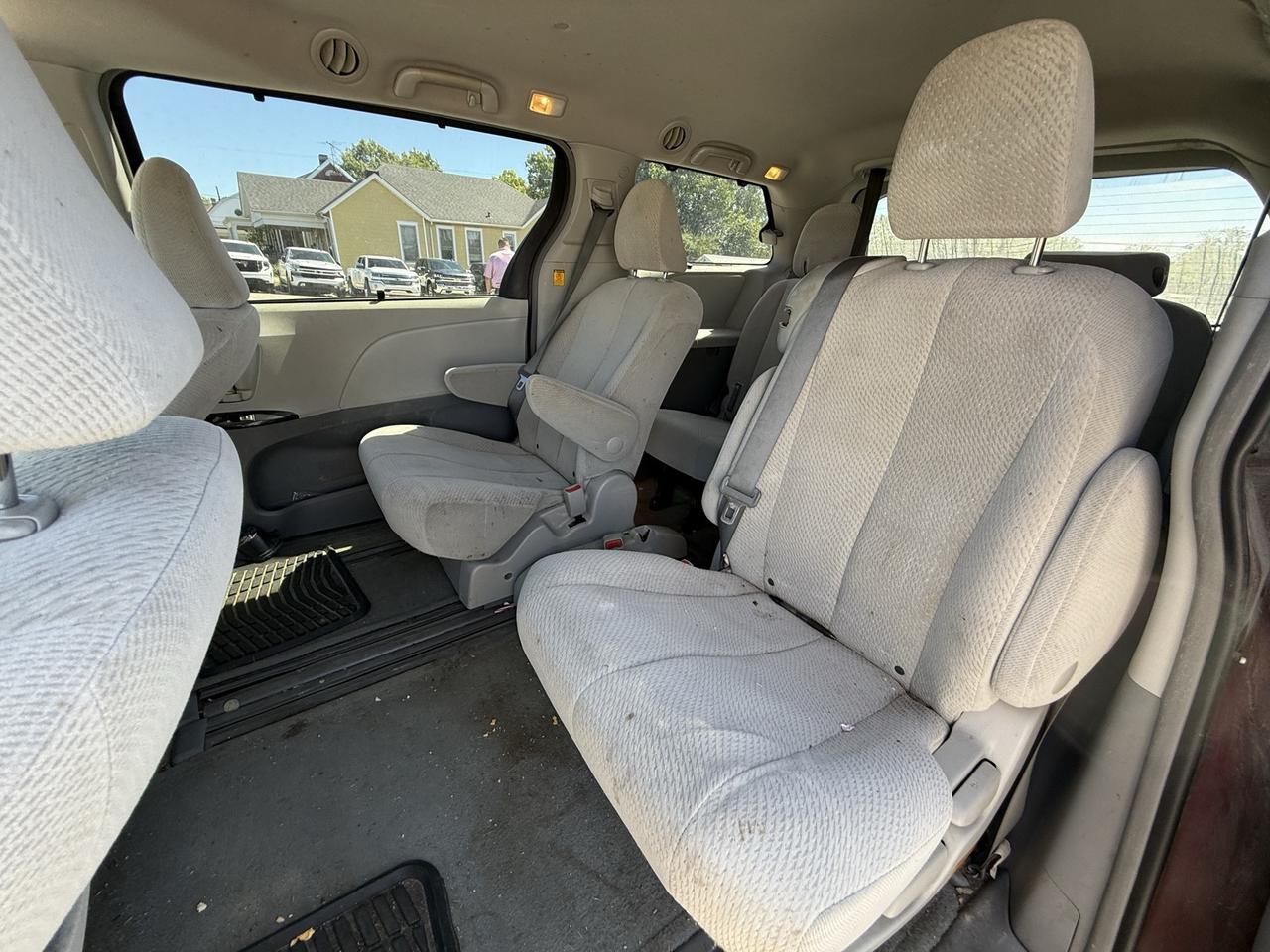 2012 Toyota Sienna Base Crestwood KY