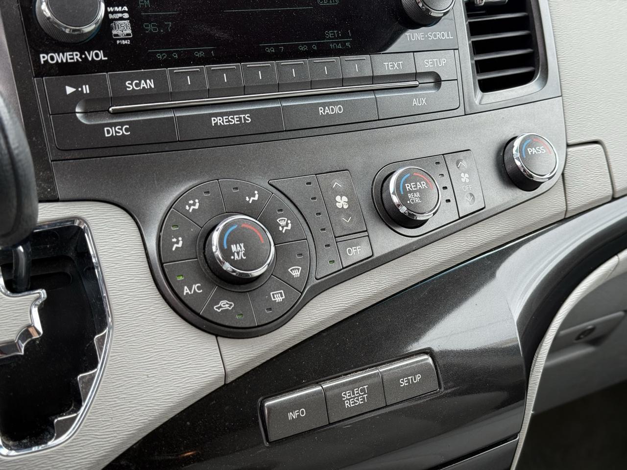 2012 Toyota Sienna Base Crestwood KY