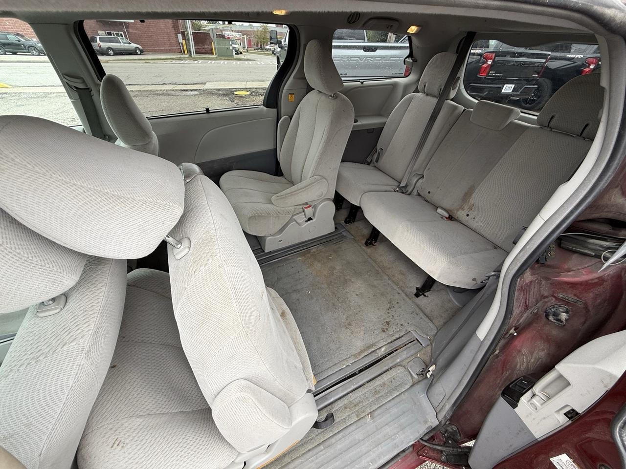 2012 Toyota Sienna Base Crestwood KY