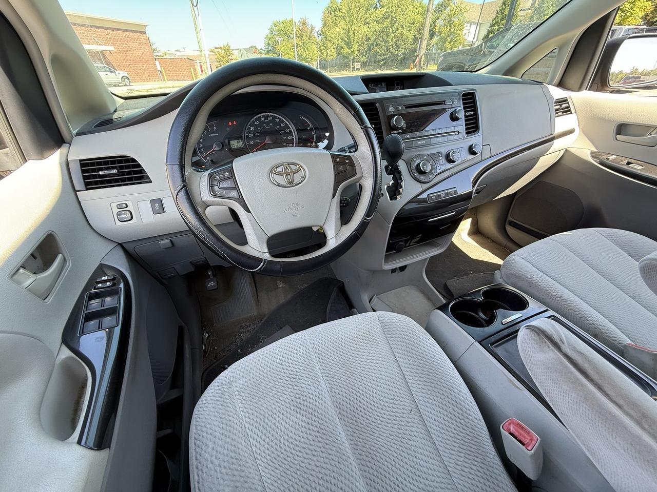 2012 Toyota Sienna Base Crestwood KY