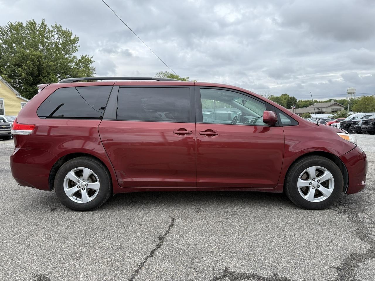 2012 Toyota Sienna Base Crestwood KY