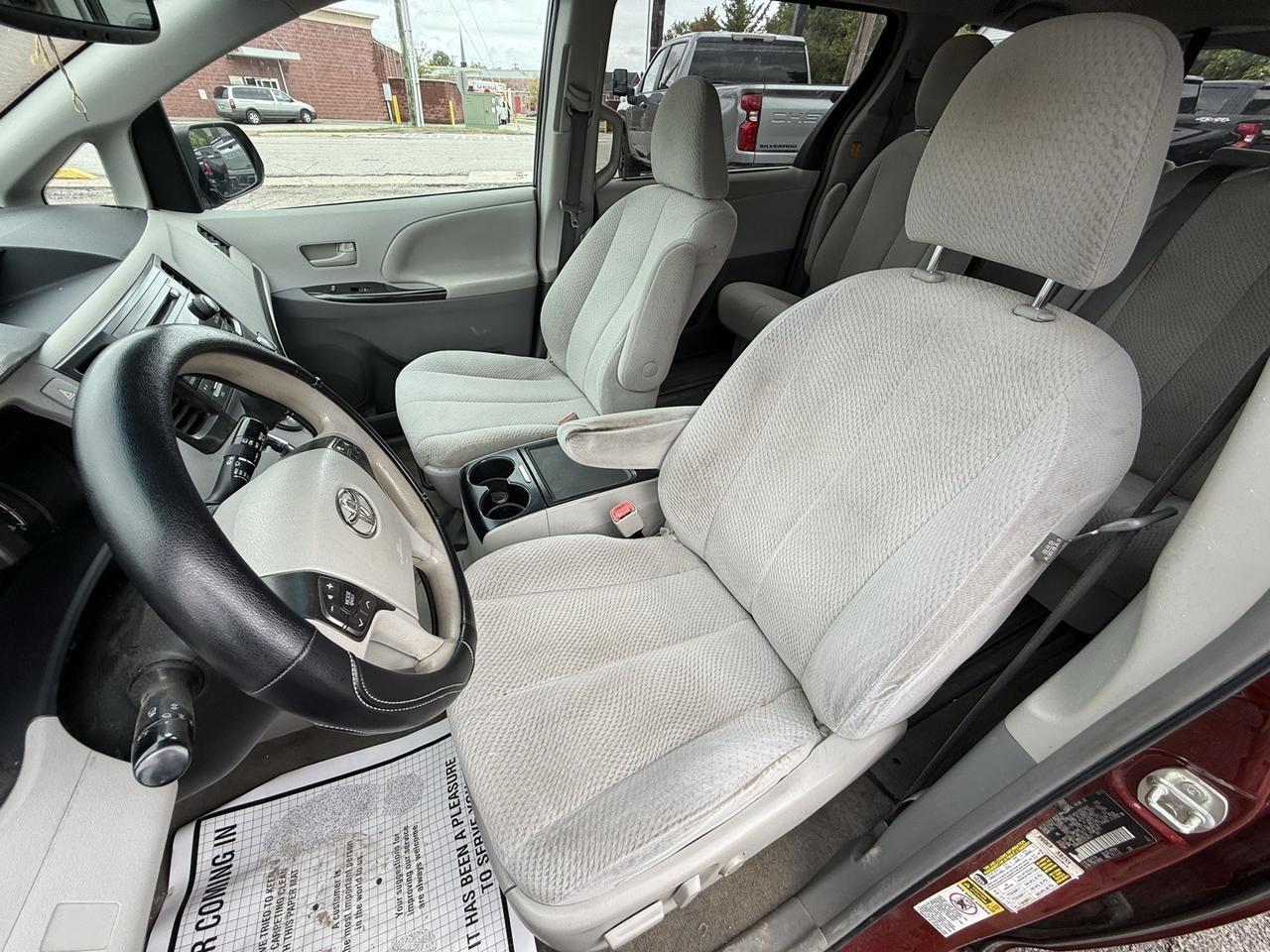 2012 Toyota Sienna Base Crestwood KY