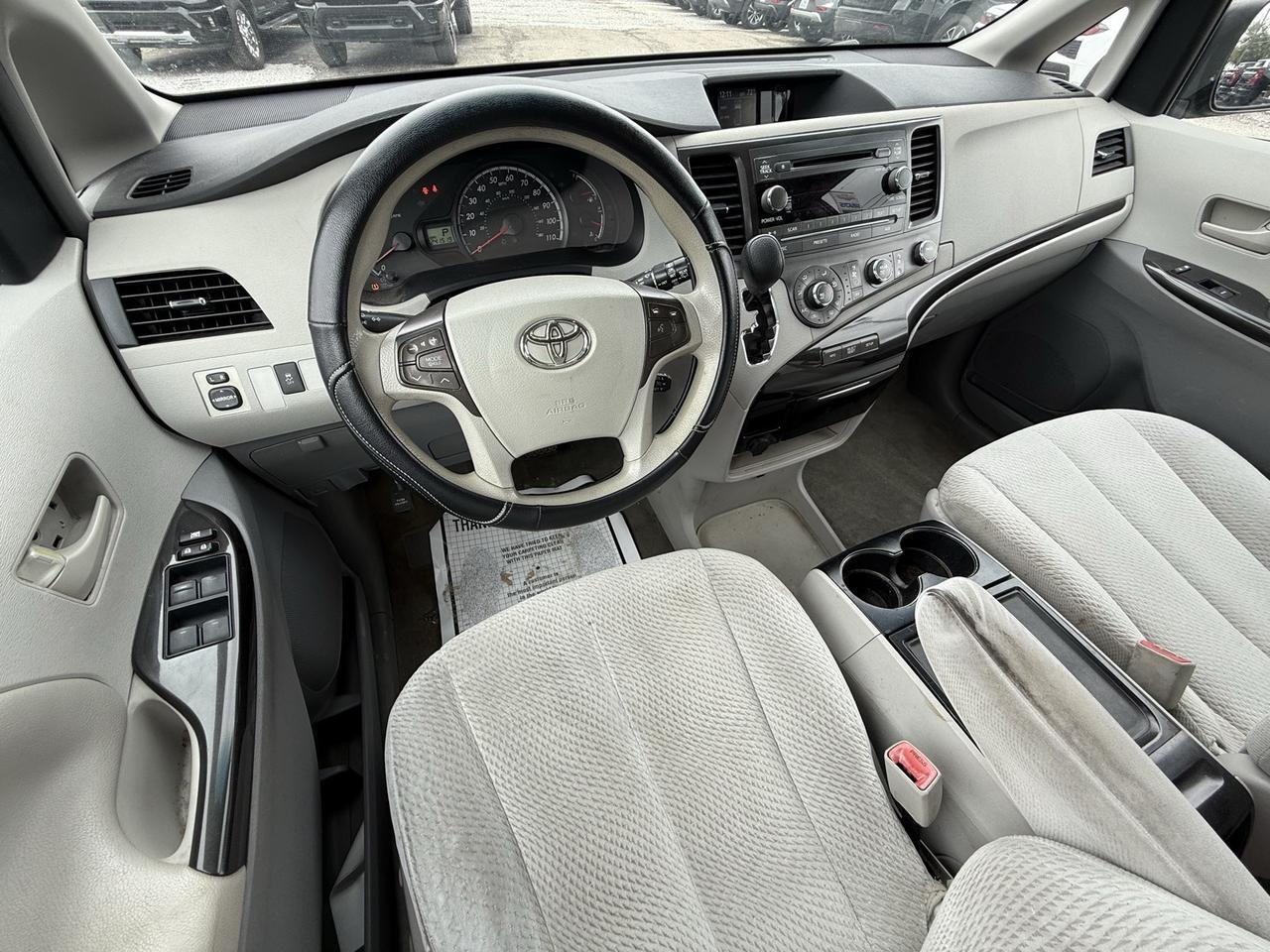 2012 Toyota Sienna Base Crestwood KY