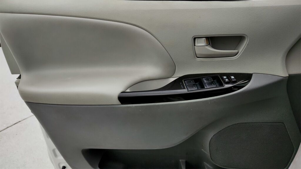 2012 Toyota Sienna Base Laurel MD