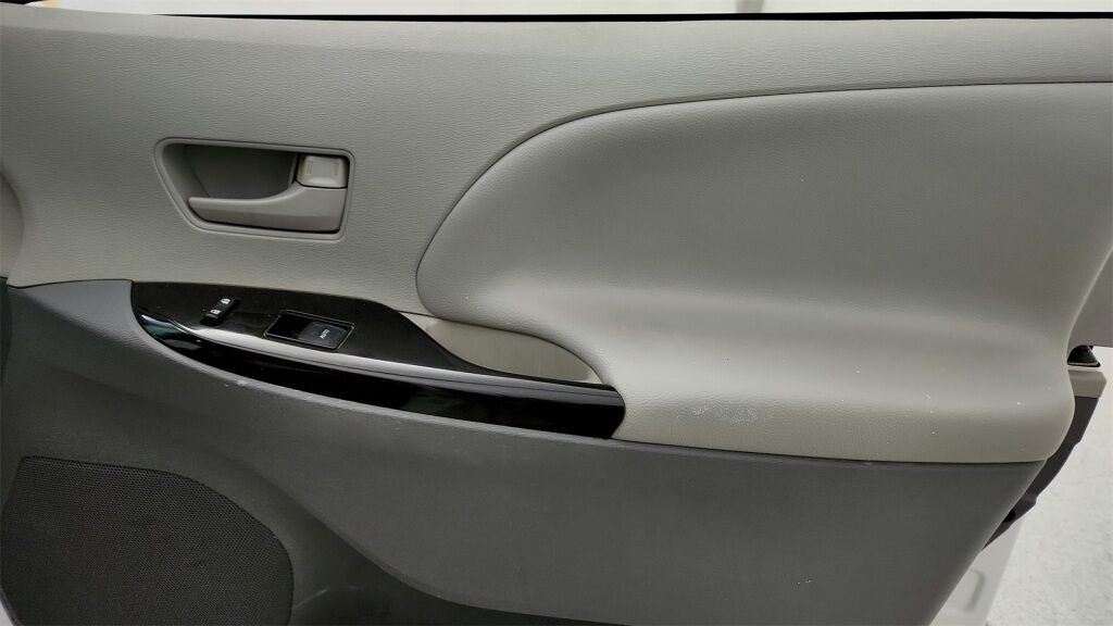 2012 Toyota Sienna Base Laurel MD