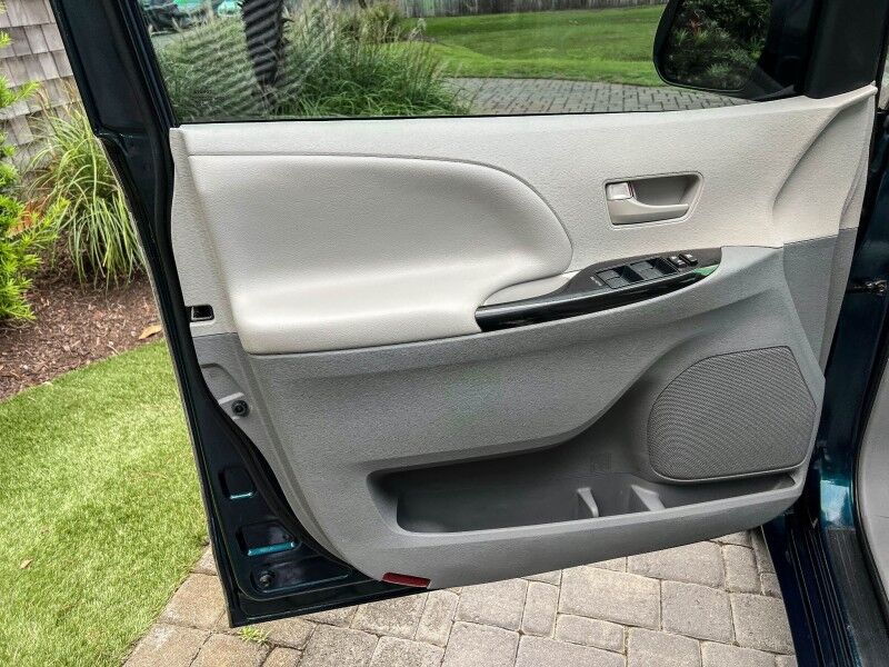 2012 Toyota Sienna LE Wilmington NC
