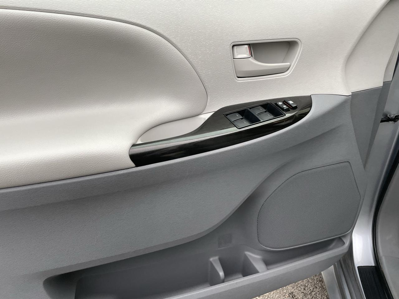 2012 Toyota Sienna LE Alexandria VA