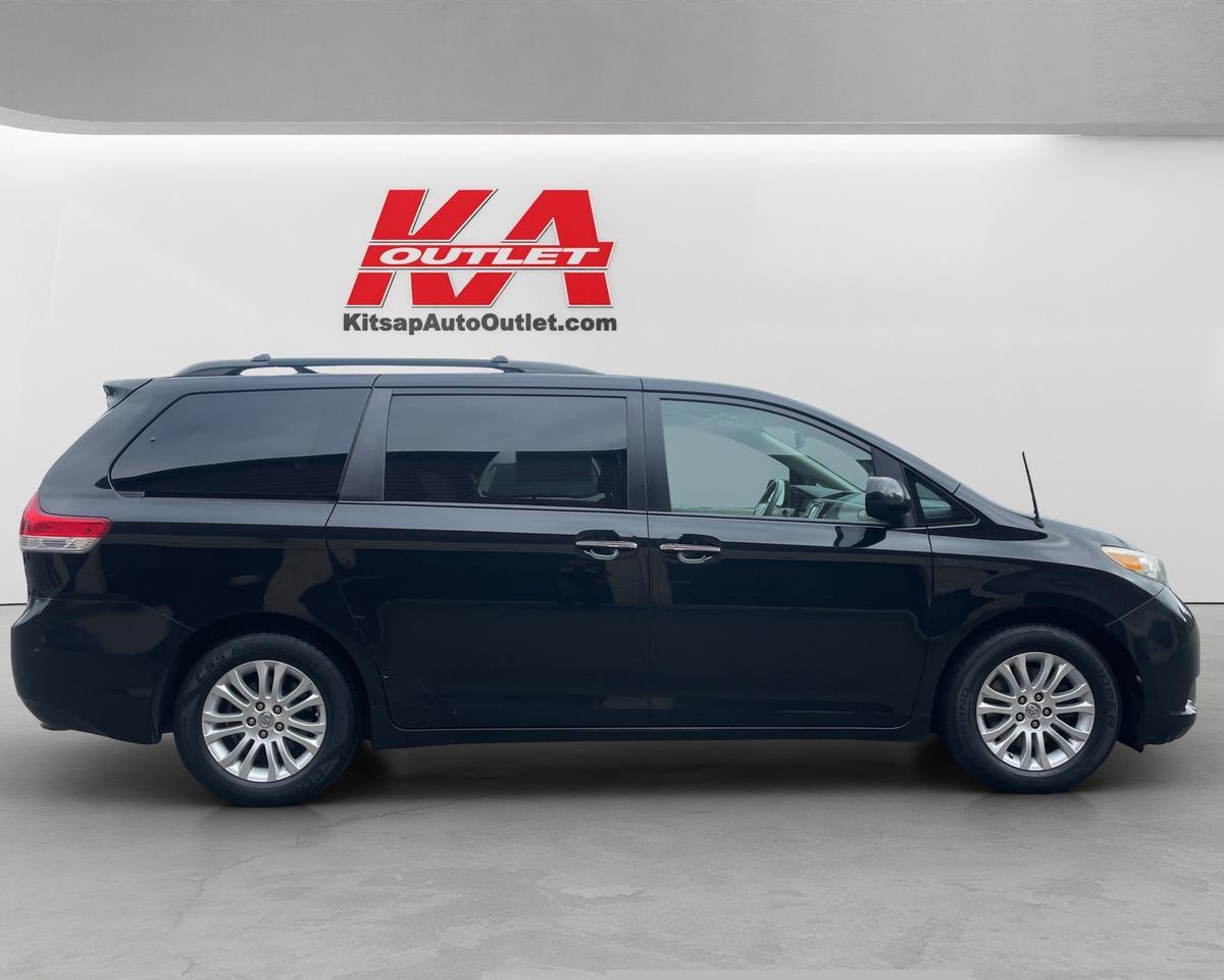 2012 Toyota Sienna XLE Minivan 4D