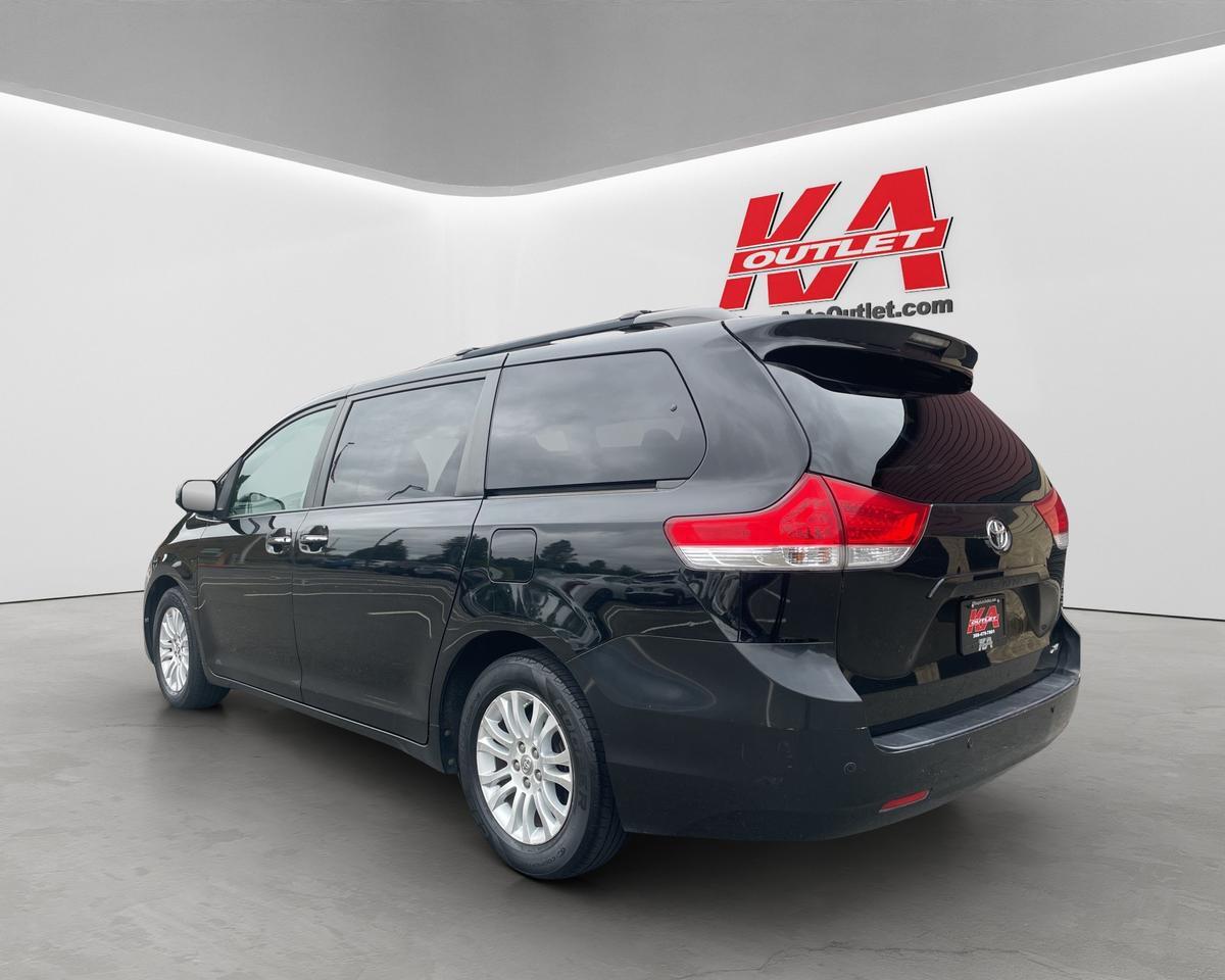 2012 Toyota Sienna XLE Minivan 4D
