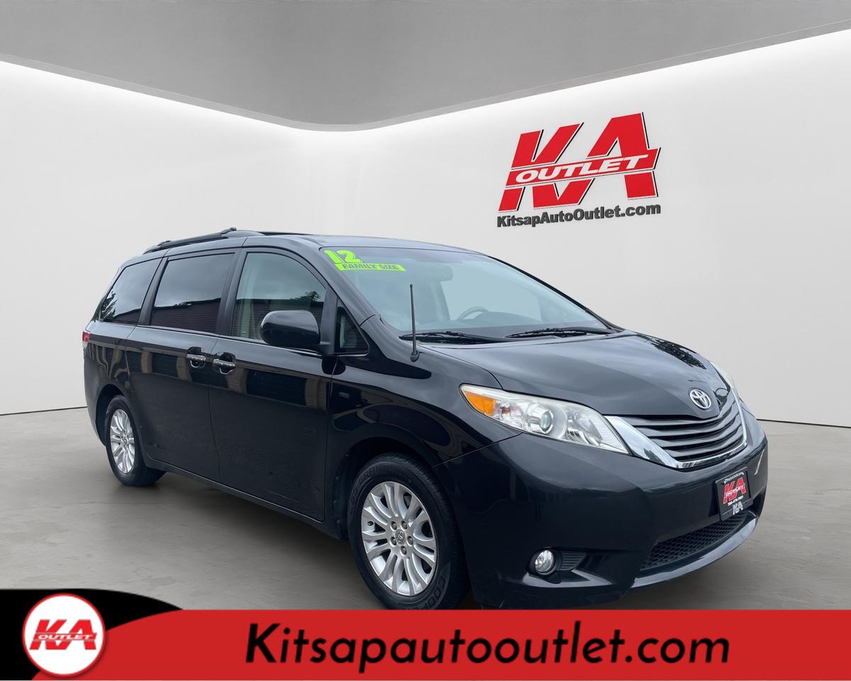 2012 Toyota Sienna XLE Minivan 4D