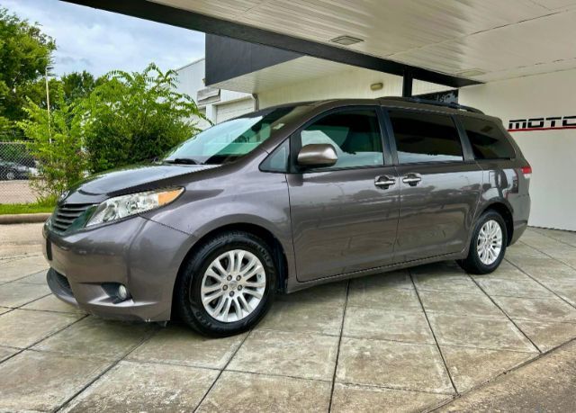2012 Toyota Sienna XLE V6 7 Passenger Auto Access Seat 140,689 mi.