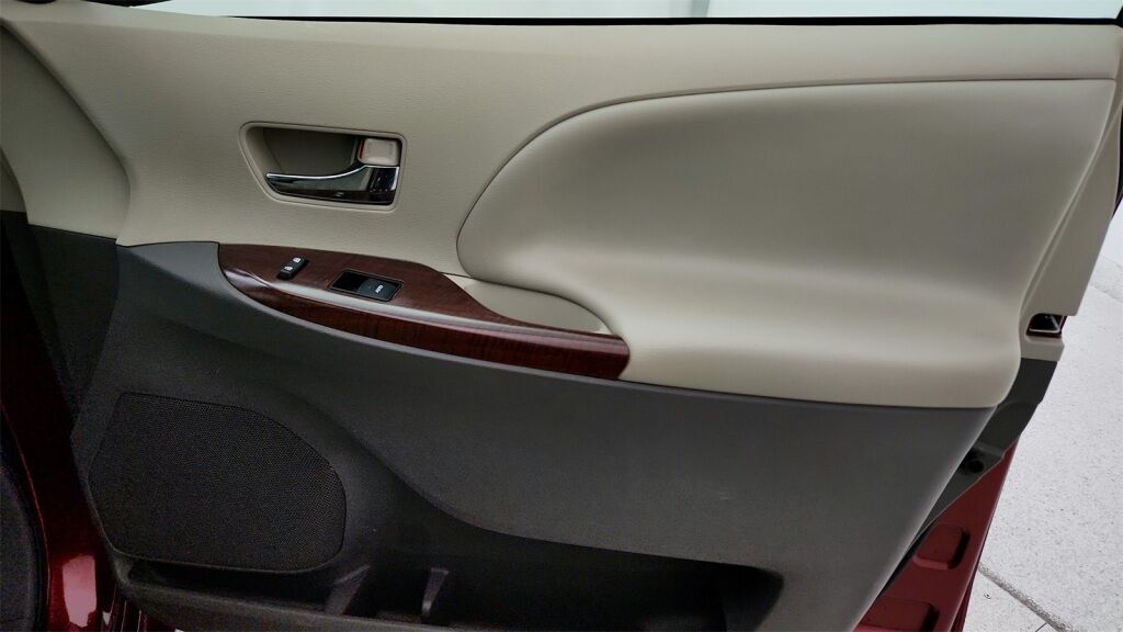 2012 Toyota Sienna XLE Laurel MD