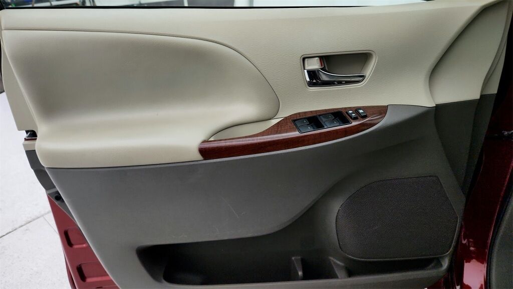 2012 Toyota Sienna XLE Laurel MD