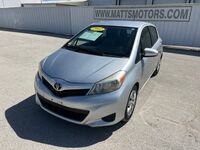 Toyota Yaris LE 2012