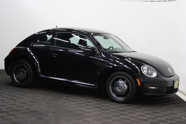 2012 Volkswagen Beetle 2.5L Auto w/Sound & Nav. PZEV's photo