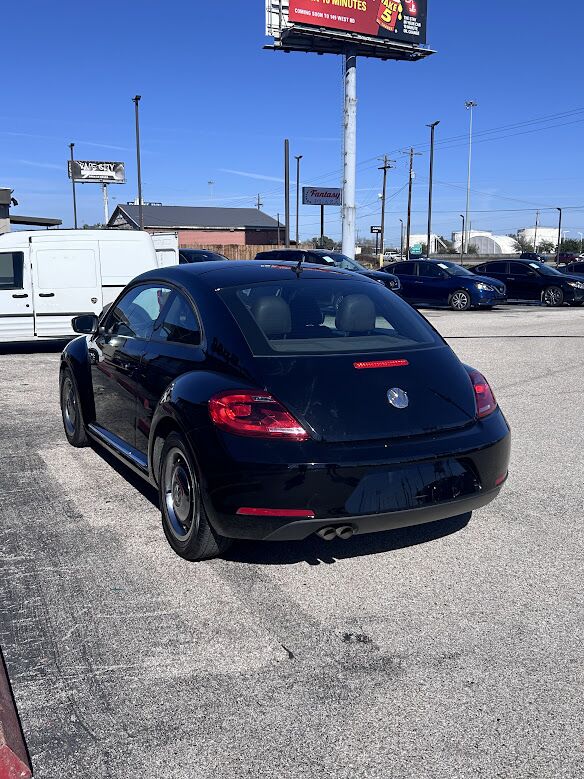 2012 Volkswagen Beetle 2.5L w/Sunroof Sound & Nav Houston TX