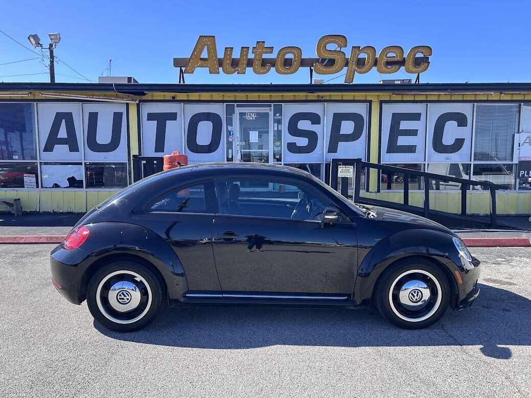 2012 Volkswagen Beetle 2.5L w/Sunroof Sound & Nav