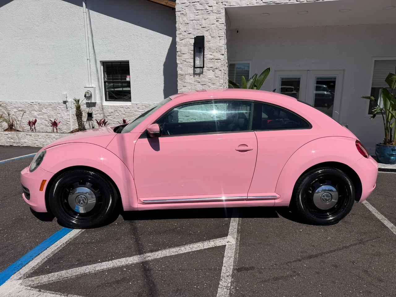 2012 Volkswagen Beetle 2dr Cpe Auto 2.5L PZEV